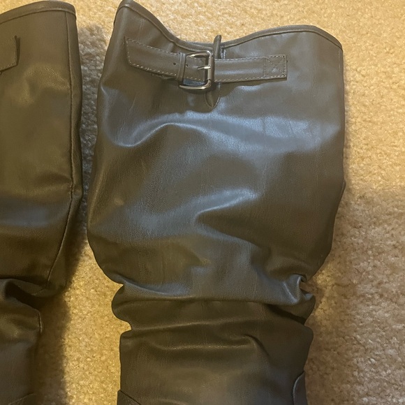 Boots - Picture 4 of 12